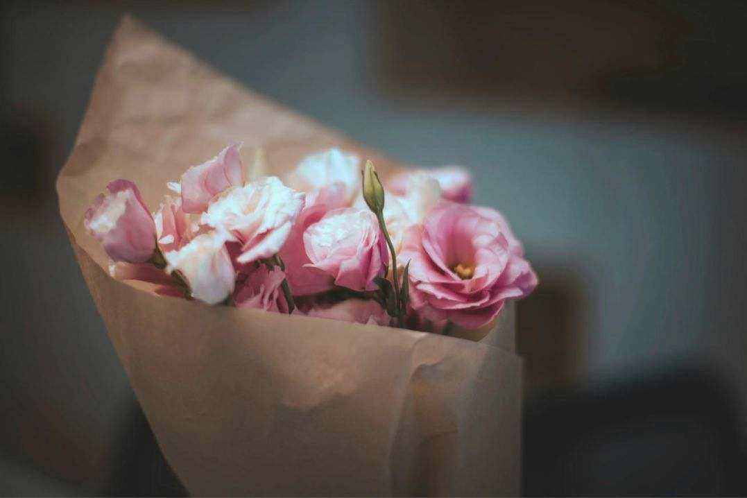 Sustainable wedding bouquet session